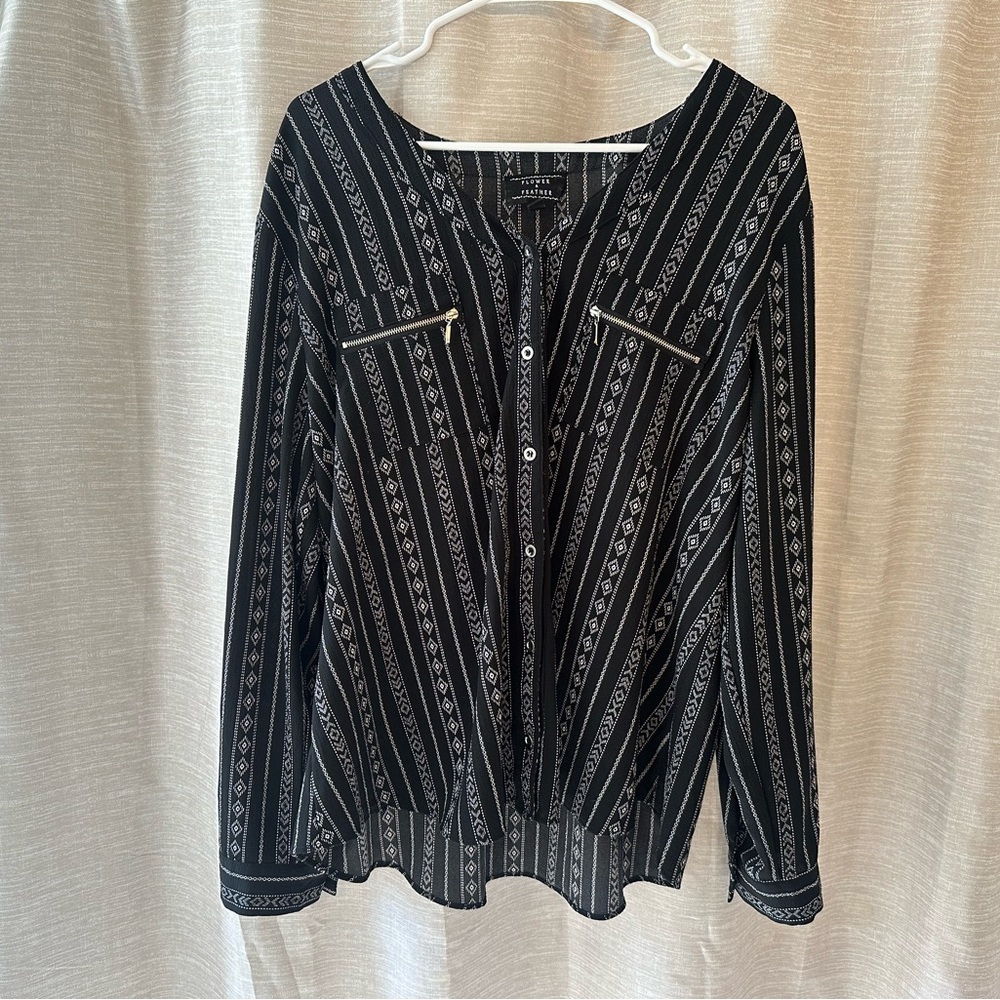 Flower and Feather Top Shirt Womens Extra Large. (98)